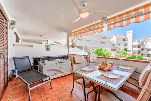 Apartment with pool view 3