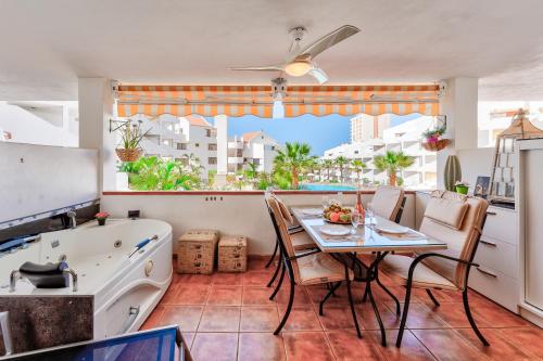 Apartment with pool view 2