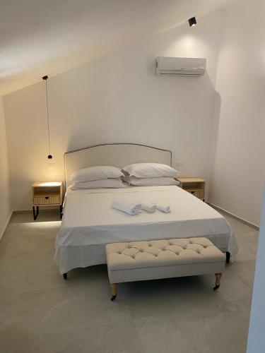 1 queen bed, 1 sofa bed