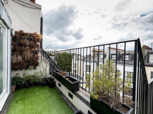 Charming Family-Friendly 3Bedroom in Belsize Park Pass the Keys - image 9