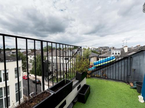 Charming Family-Friendly 3Bedroom in Belsize Park Pass the Keys - image 10