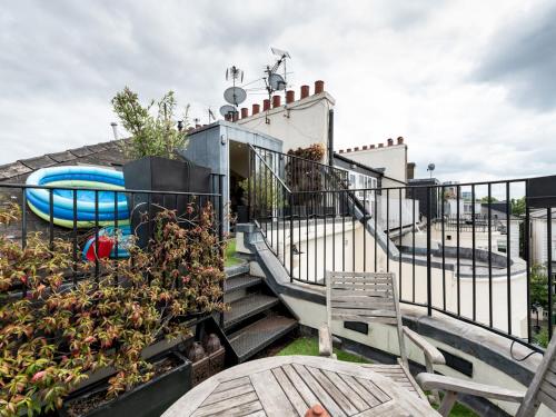 Charming Family-Friendly 3Bedroom in Belsize Park Pass the Keys - image 4