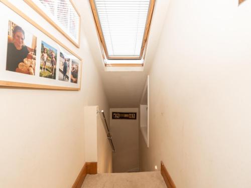 Charming Family-Friendly 3Bedroom in Belsize Park Pass the Keys - image 14
