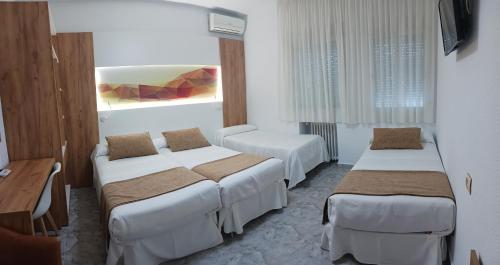 4 twin beds
