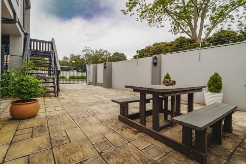 Silver Guest Studio Silver Guest Studio