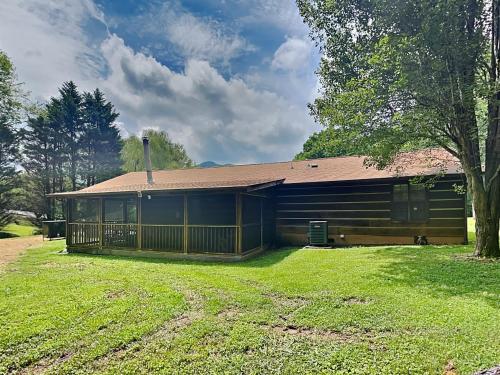 Willow Creek 2 Bedrooms Pool Table WiFi Hot Tub Sleeps 6 - image 2