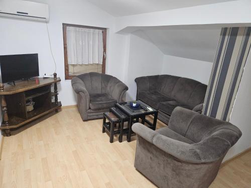 One-Bedroom Apartment image 1