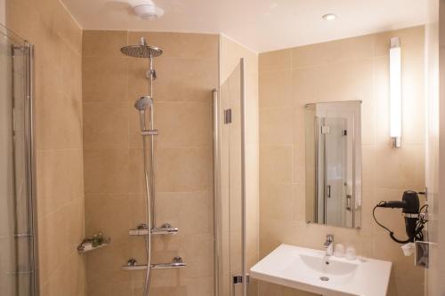 Bathroom, Hotel Sixteen Paris Montrouge in Montrouge