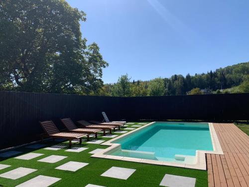 3 bedrooms, 4 beds