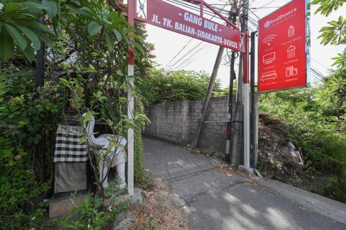 RedDoorz near Mertasari Beach 2, Bali