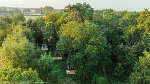 . Ecolodges de rêve dans un château de conte de fées