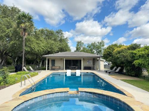 . Live Oaks Bed and Breakfast