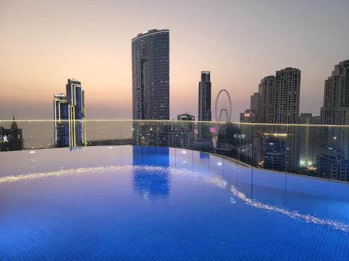 Savis Home -Radiant Dubai Ain & Marina View