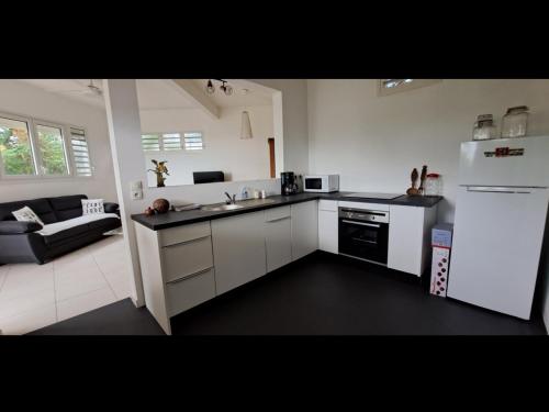 ห้องครัว, Studio Ste anne près des spots de surf (Studio Ste anne pres des spots de surf) in เบราร์ด