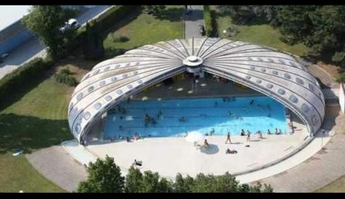 La Villa Bleue in Charmes Sur Rhone