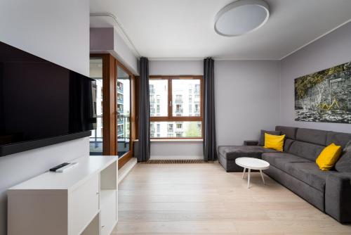 Metro Wierzbno Stylish Apartment by BookingHost, Варшава