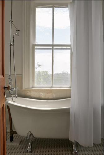 Hicks Holme - Beach Front Victorian in 米爾福德 (ON)