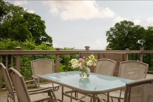 Hicks Holme - Beach Front Victorian in 米爾福德 (ON)