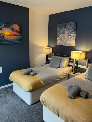 Modernised 4bed stay-away-home in Runcorn sleeps 7 in Runcorn