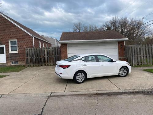 Cozy Home In Harper Woods 15min To Dwntn Detroit in Harper Woods, USA