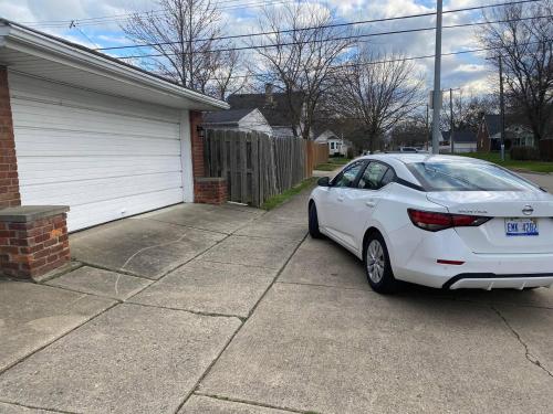 Cozy Home In Harper Woods 15min To Dwntn Detroit in Harper Woods, USA