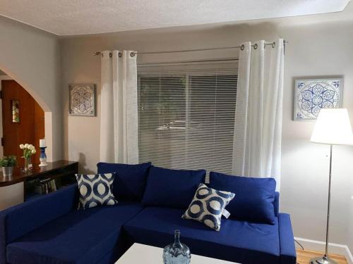 Cozy Home In Harper Woods 15min To Dwntn Detroit in Harper Woods, USA
