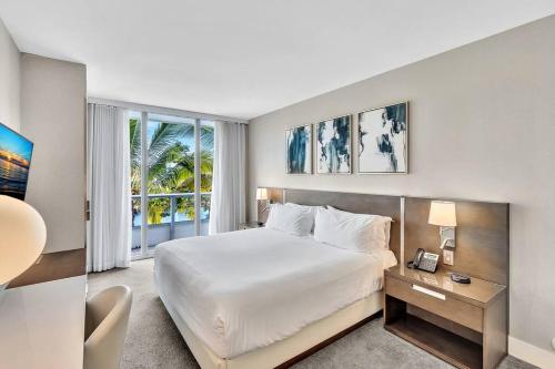 King Suite balcony water views-Hosted by Sweetstay King Suite balcony water views-Hosted by Sweetstay