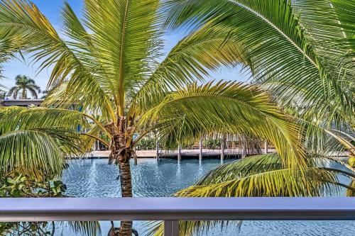 King Suite balcony water views-Hosted by Sweetstay King Suite balcony water views-Hosted by Sweetstay