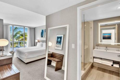 King Suite balcony water views-Hosted by Sweetstay King Suite balcony water views-Hosted by Sweetstay