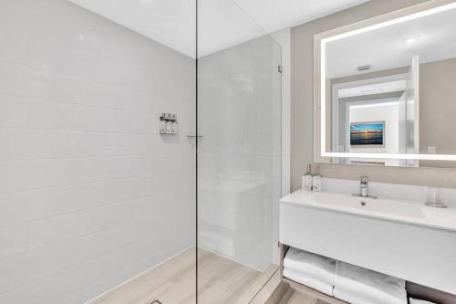 King Suite balcony water views-Hosted by Sweetstay King Suite balcony water views-Hosted by Sweetstay