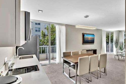 King Suite balcony water views-Hosted by Sweetstay King Suite balcony water views-Hosted by Sweetstay