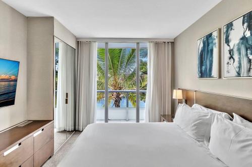 King Suite balcony water views-Hosted by Sweetstay King Suite balcony water views-Hosted by Sweetstay