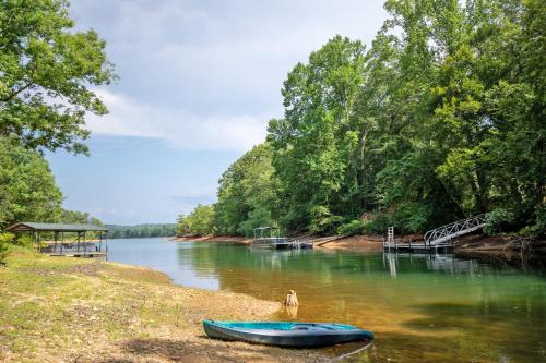 Clemson Lake House - 4 Miles To Stadium, Hot Tub in Seneca, Vereinigte Staaten von Amerika
