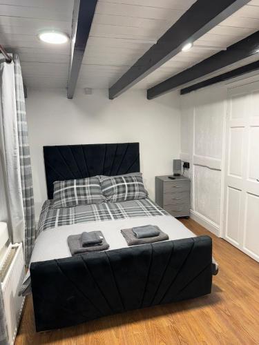 Rainsough Cottage Guest House - Shared Bathroom - Free Parking & WiFi, Manchester (photo 4)
