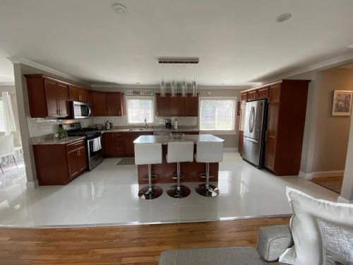 Elegant & Spacious 32 Gem In Harper Woods in Harper Woods, USA