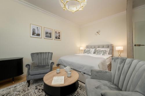 Przestronne Studio Blisko Starego Miasta by Noclegi Renters - image 4