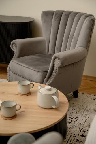 Przestronne Studio Blisko Starego Miasta by Noclegi Renters - image 3