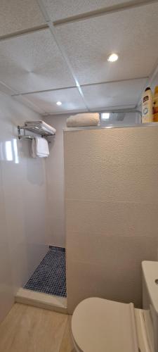 One-Bedroom Apartment image 4