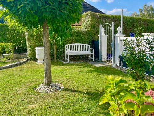 Garden, FeWo Studio 'Ein Bett im Kornfeld', Kuche, 30qm, Souterrain in Welver