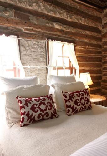 Pioneer Log Cabin in Fredericksburg, USA