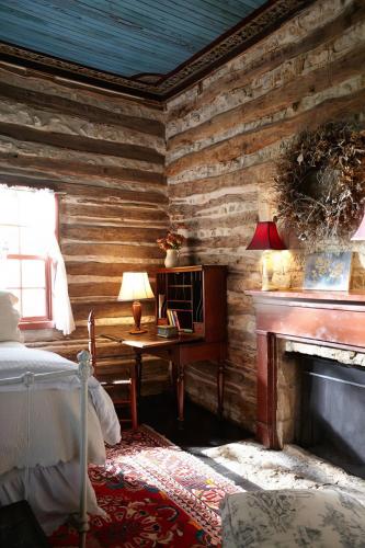 Pioneer Log Cabin in Fredericksburg, USA