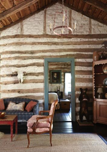Pioneer Log Cabin in Fredericksburg, USA