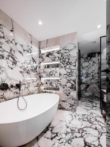 Presidential Suite image 2