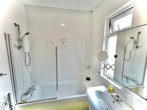 Budget private bedrooms w dedicated bath MediaCity, MUFC Salford, Manchester (foto 3)