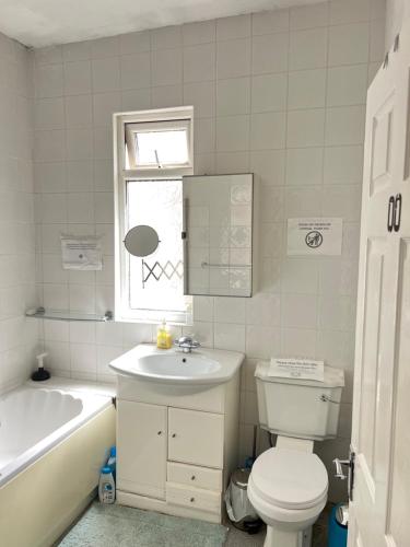 Budget private bedrooms w dedicated bath MediaCity, MUFC Salford, Manchester (foto 4)