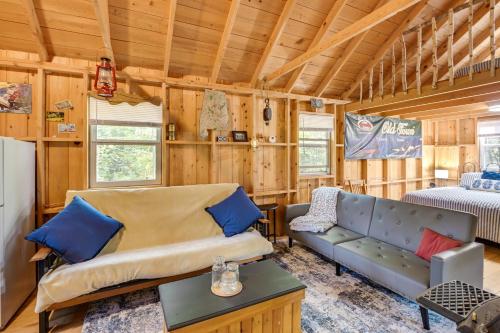 Riverfront Greenbush Studio with Porch and Views! in 米爾福德 (ME)