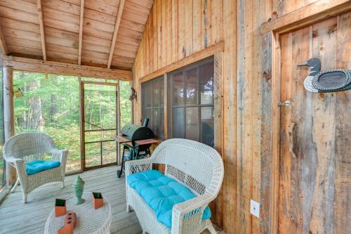 Riverfront Greenbush Studio with Porch and Views! in 米爾福德 (ME)