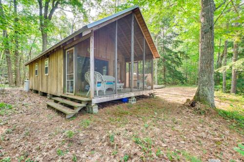 Riverfront Greenbush Studio with Porch and Views! in 米爾福德 (ME)