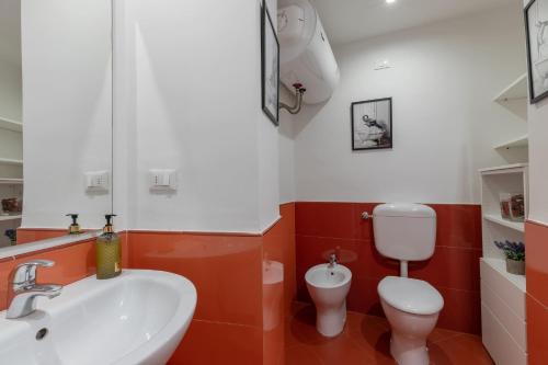 Charming Loft Near the Duomo Cathedral - image 9