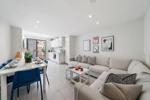 Stunning Central Large House & Garden! 6 Bedrooms